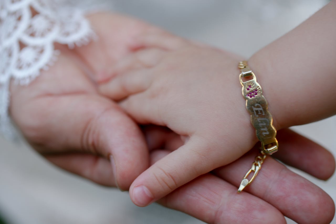 Quel bijou est le plus adapté pour un bébé ?