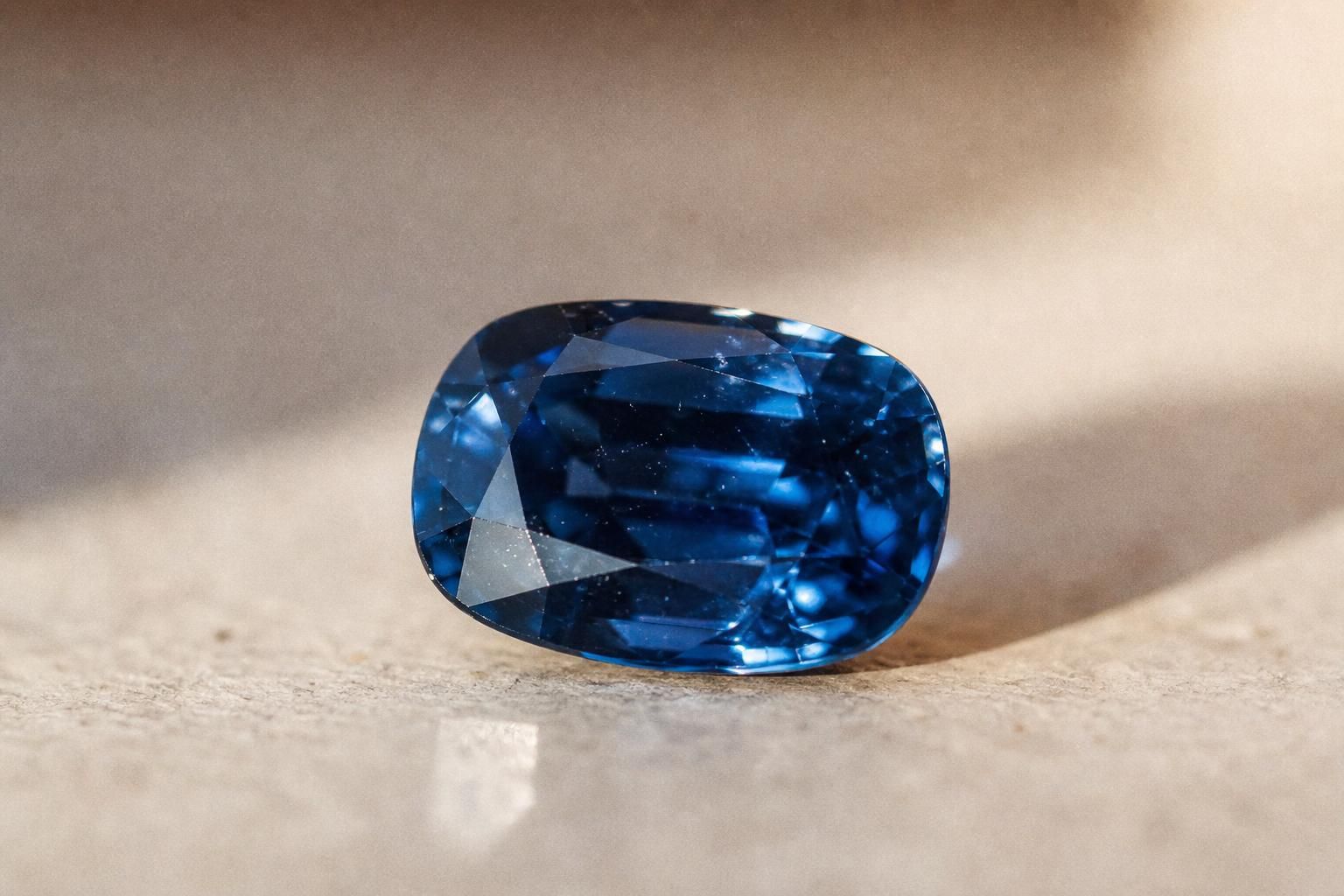 découvrez la spinelle bleue, une pierre précieuse remarquable pour sa beauté et ses caractéristiques uniques. apprenez tout sur son origine, ses propriétés et son utilisation en joaillerie.